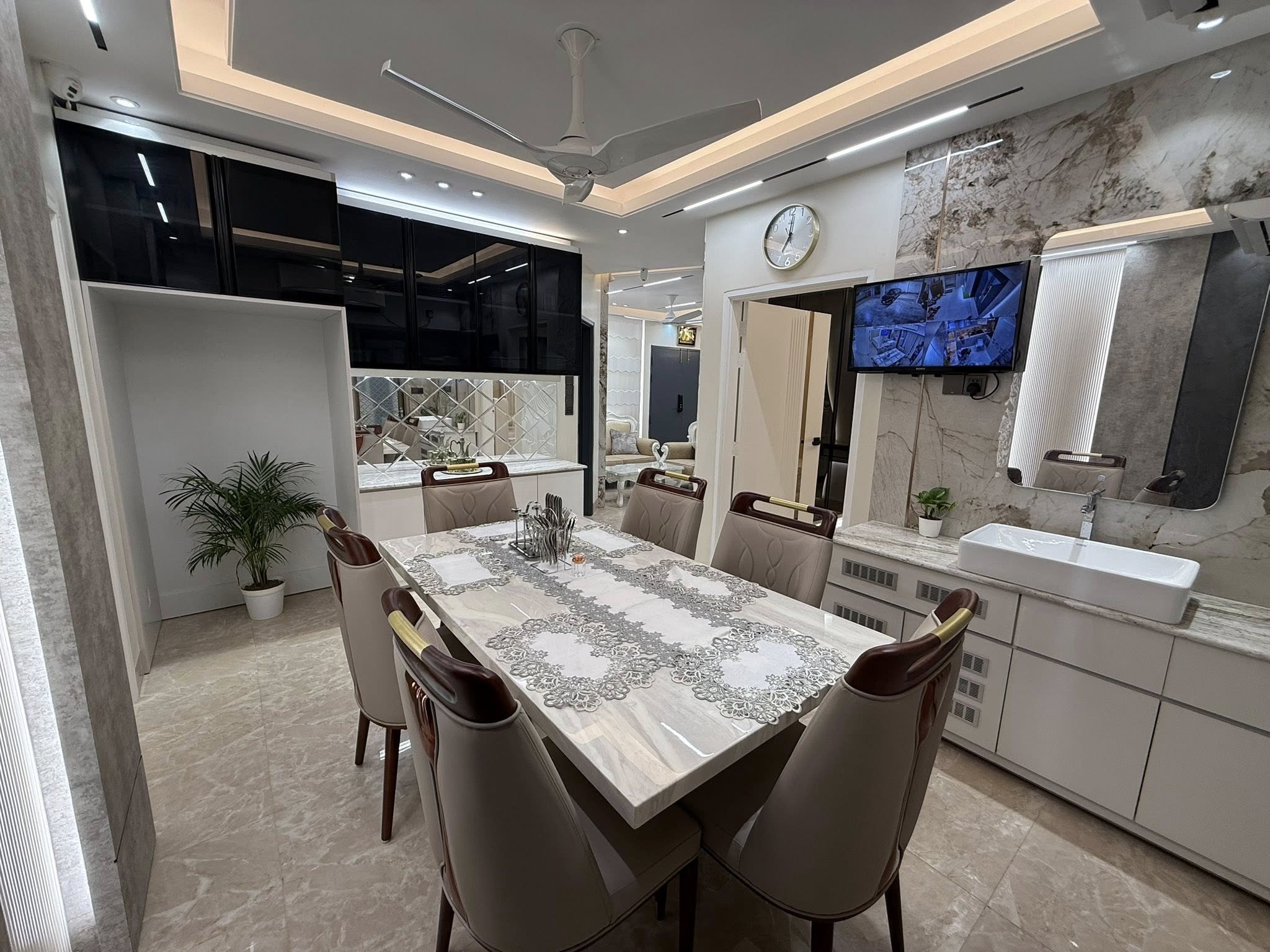 Grand Dining Experience